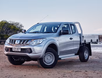 Mitsubishi Triton GLX Club Cab Chassis [Australia] '2015–18