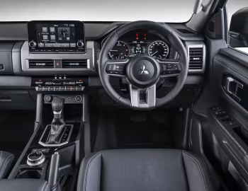 Painel frontal Mitsubishi Triton GLS Double Cab [South Africa] '2024–pr.