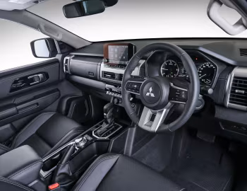 Interior Mitsubishi Triton GLS Double Cab [South Africa] '2024–pr.