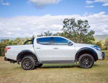 Mitsubishi Triton GLS "Sports Edition" Double Cab [Australia] '2017–18