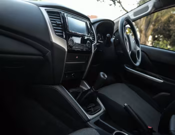 Интерьер Mitsubishi Triton GLX "Limited Edition" Double Cab [South Africa] '2023–24