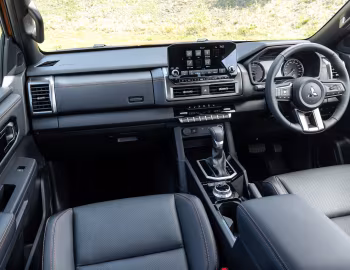 Painel frontal Mitsubishi Triton GSR Double Cab [Japan] '2024–pr.