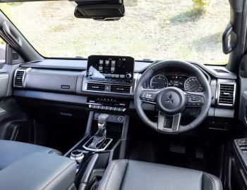 Painel frontal Mitsubishi Triton GSR Double Cab [Japan] '2024–pr.
