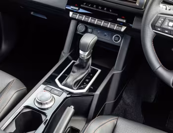 Interior Mitsubishi Triton GSR Double Cab [Japan] '2024–pr.