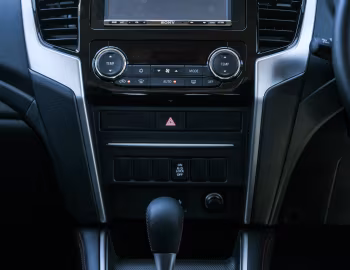 Interior Mitsubishi Triton Shogun Double Cab [South Africa] '2024