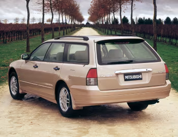 Mitsubishi Verada Ei Wagon (KJ) '2000–03