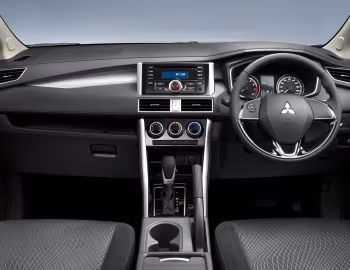 Торпедо Mitsubishi Xpander Sport '2017–21
