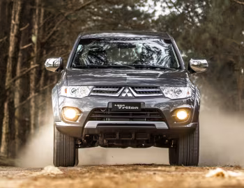 Mitsubishi L200 Triton HLS "Chrome Edition" [Brazil] '2015