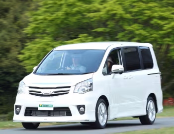 Modellista Toyota Noah '2010–14