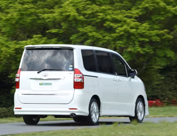 Modellista Toyota Noah '2010–14