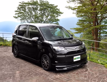 Modellista Toyota Spade♠ '2012–15