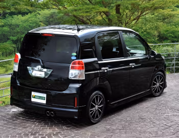 Modellista Toyota Spade♠ '2012–15