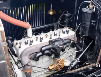 Sous la capuche 1924 Moon 6-40 Landau Sedan