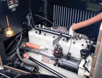 Sous la capuche 1924 Moon 6-40 Landau Sedan