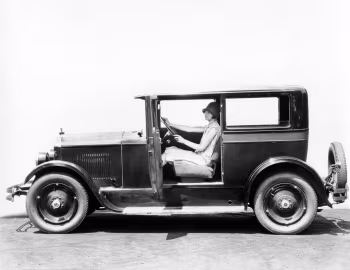 1927 Moon 6-60 Coach
