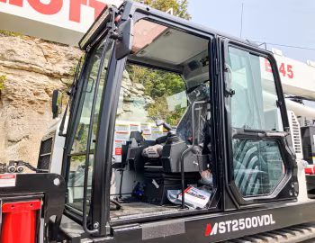2020 Morooka MST-2500VDL with Elliott E145 track bucket [North America]
