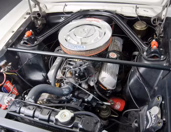 Sous la capuche 1965 Shelby GT350 with LeMans stripes option