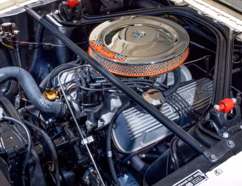 Sous la capuche 1965 Shelby GT350 with LeMans stripes option