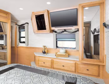Интерьер 2014–20 Newmar Canyon Star '2013–20