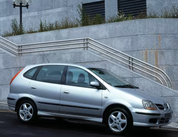 Nissan Almera Tino [EU-spec] (V10) '2000–03