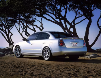 2002–04 Nissan Altima [North America] (L31) '08.2001–04
