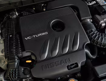 Под капотом 2023–н.в. Nissan Altima SR [North America] '2022–н.в.