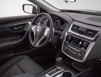 Interior 2016–18 Nissan Altima SR [North America] (L33) '2015–18