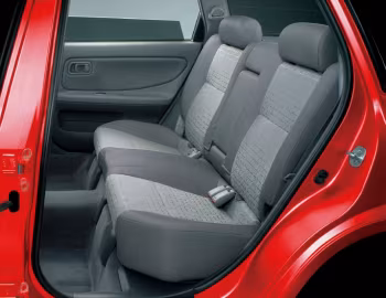 内饰 Nissan Avenir Salut 1.8 Si [Japan] (TA-W11) '05.2000–08.2002