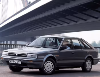 Nissan Bluebird Hatchback (T72) '1987–90