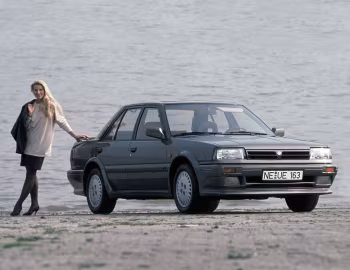 Nissan Bluebird Sedan (T72) '1987–90