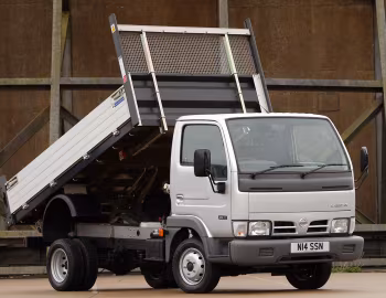 Nissan Cabstar E 35.13 tipper truck [UK-spec] '1998–2006