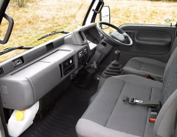 Интерьер Nissan Cabstar E [UK-spec] '1996–98