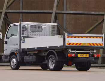Nissan Cabstar E 35.13 tipper truck [UK-spec] '1998–2006