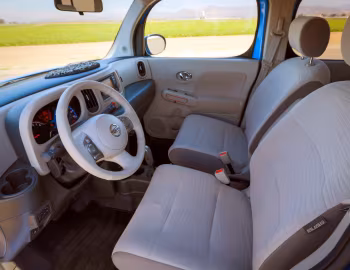 Интерьер 2009–14 Nissan Cube [North America] (Z12) '2009–14