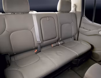 Интерьер 2009–11 Nissan Frontier Crew Cab [North America] (D40) '2008–11