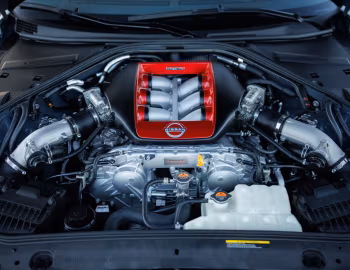 Sous la capuche 2024–25 Nissan GT-R Nismo [North America] (R35) '2023–25