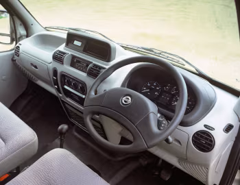 Передня панель Nissan Interstar Van [UK-spec] '2001–03