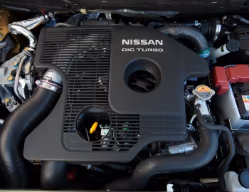 Пад капотам 2013–14 Nissan Juke "Midnight Edition" (YF15) '2012–14