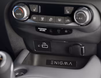 Інтэр'ер Nissan Juke "Enigma" [EU-spec] '2021–н.ч.