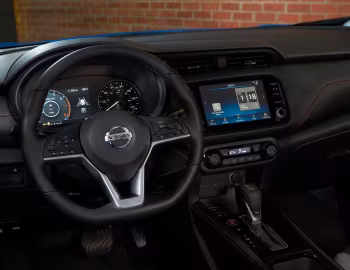 Передня панель 2021 Nissan Kicks SR [North America] '2021