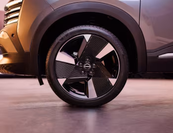 2025–н.ч. Nissan Kicks SR [North America] '2024–н.ч.
