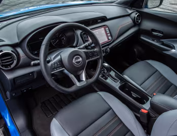 Інтер'єр 2022–24 Nissan Kicks SR [North America] '2021–24
