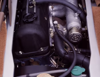 Under the hood Nissan LD20T