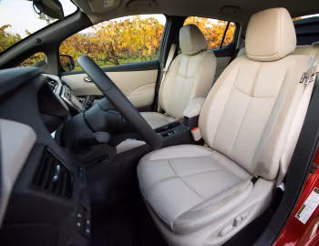 Інтер'єр 2018–22 Nissan Leaf SL [North America] '2018–22