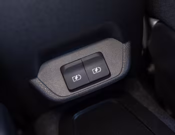Интерьер 2023–25 Nissan Leaf SV Plus [North America] '2022–25