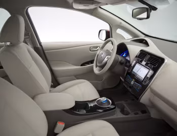 Интерьер 2014–17 Nissan Leaf [North America] '2013–17