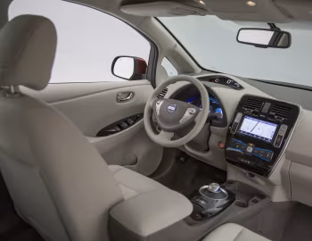 Интерьер 2014–17 Nissan Leaf [North America] '2013–17