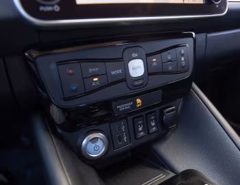 Interior 2023–25 Nissan Leaf SV Plus [North America] '2022–25