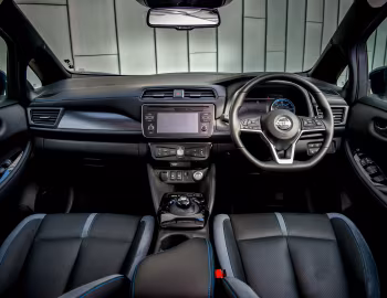 Передня панель Nissan Leaf [UK-spec] '2018–22