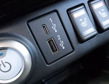 Интерьер 2023–25 Nissan Leaf SV Plus [North America] '2022–25